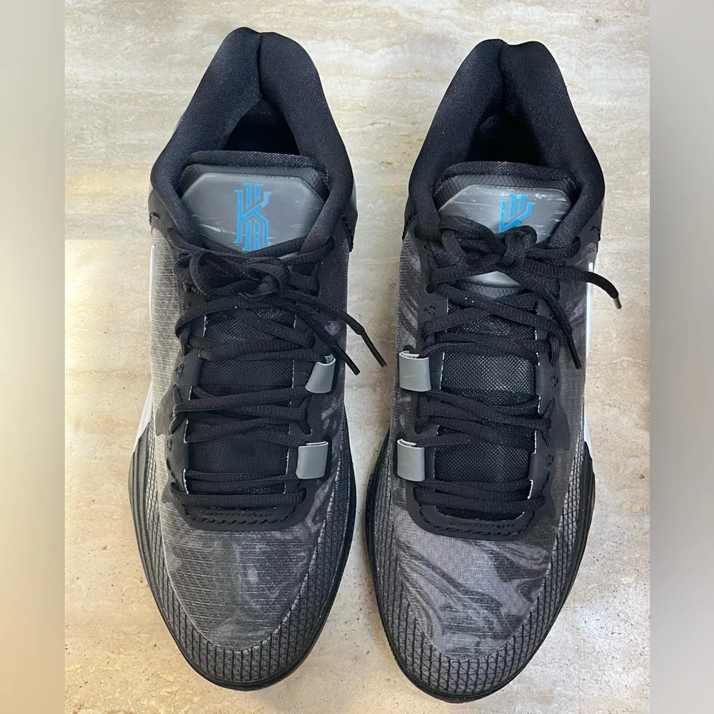 NWT Nike Kyrie 8 Orca Sneakers